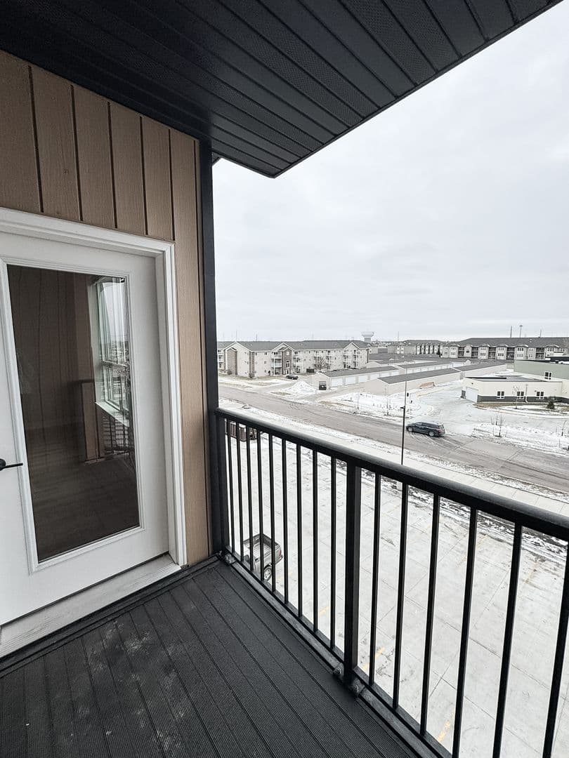 Fargo Apartment: 4400/ 4420 Calico Dr S