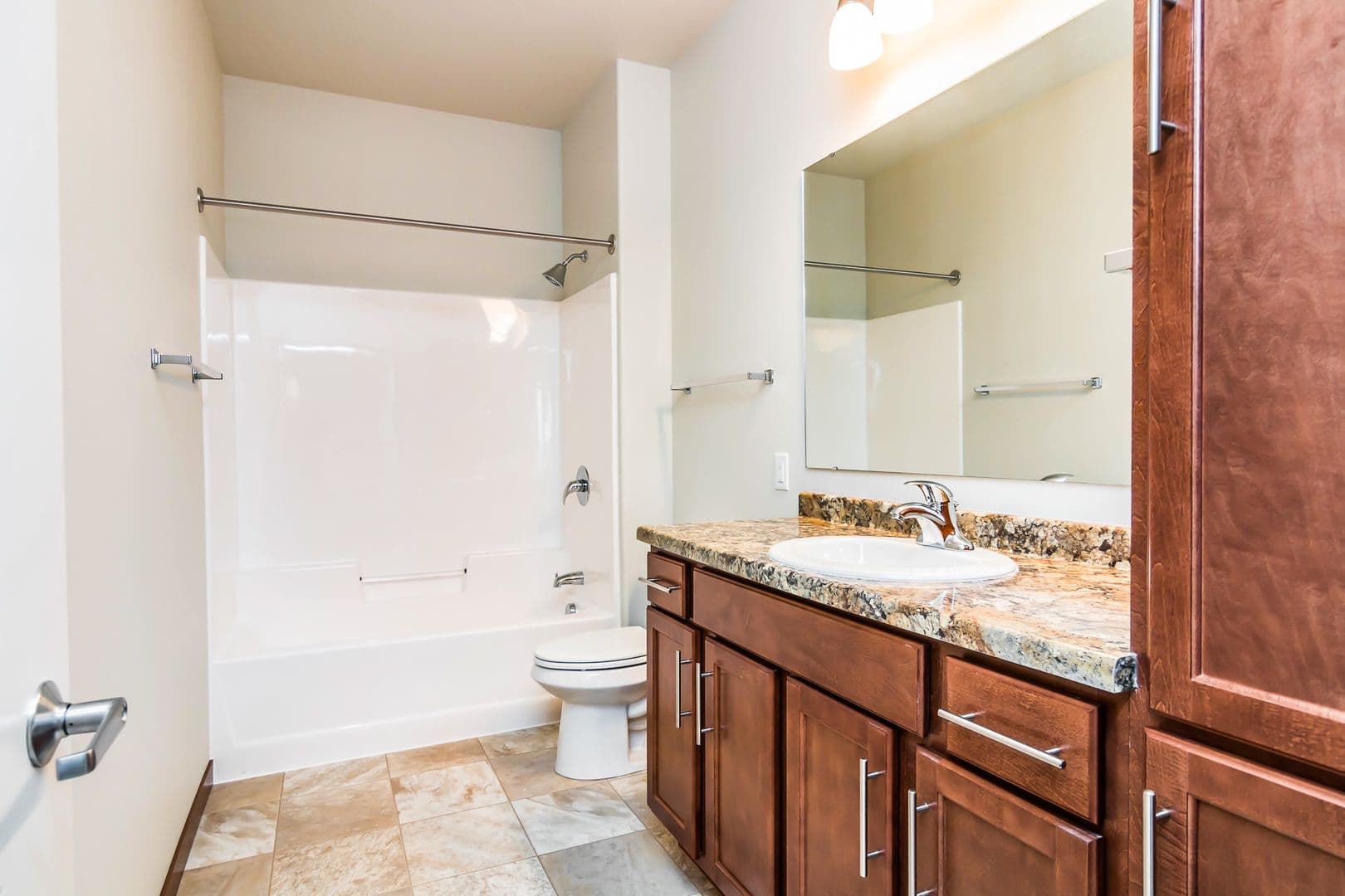 Fargo Apartment: 4400/ 4420 Calico Dr S