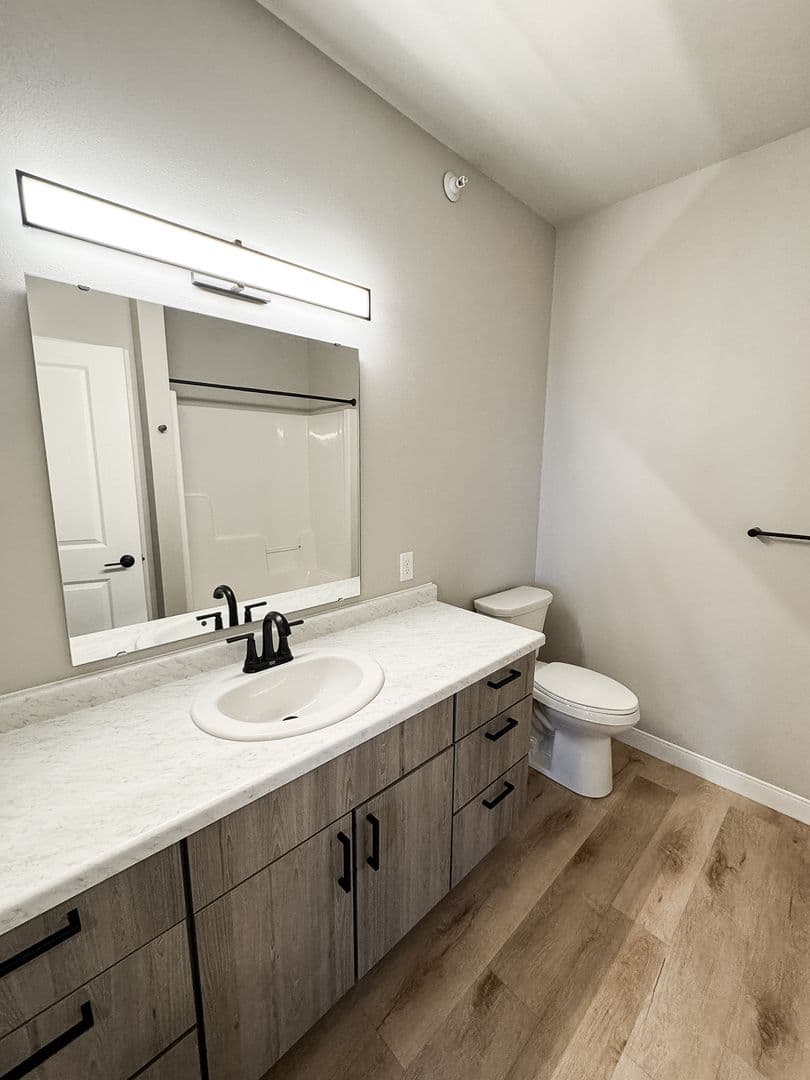 Fargo Apartment: 4400/ 4420 Calico Dr S