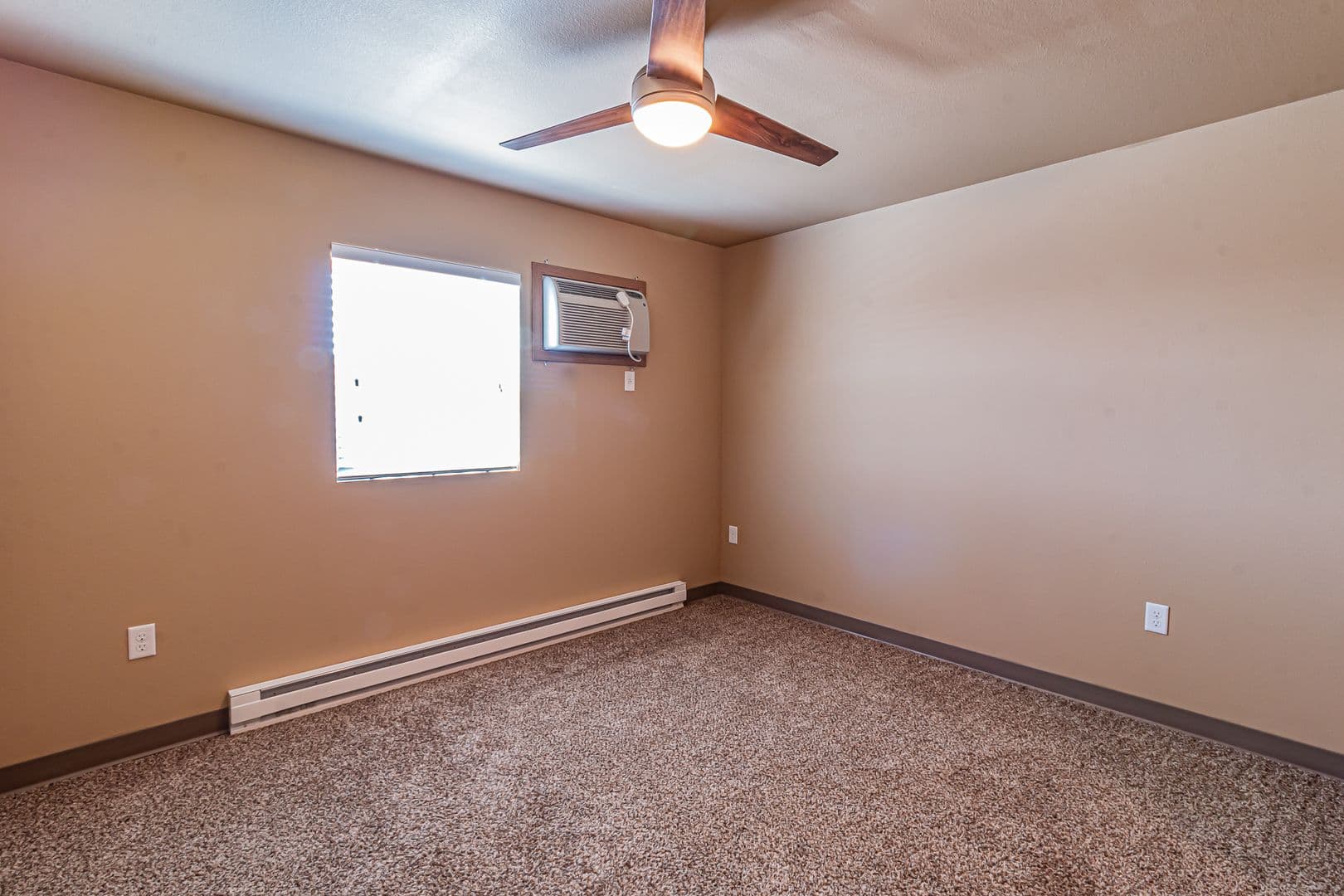 Dickinson Apartment: 4461 12th St W