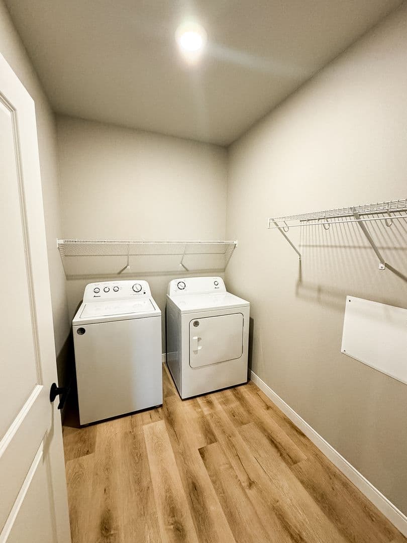 Fargo Apartment: 4400/ 4420 Calico Dr S