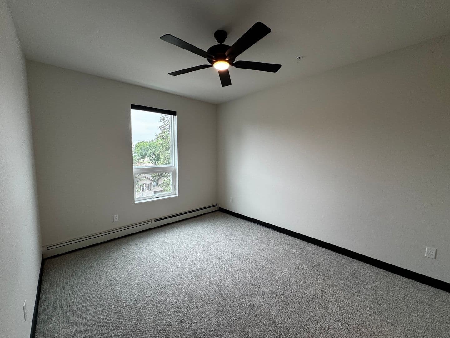 Fargo Apartment: 1758 12th Ave N