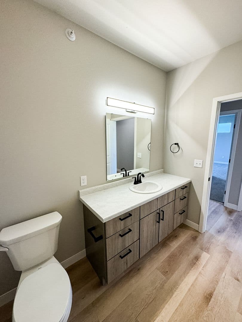 Fargo Apartment: 4400/ 4420 Calico Dr S