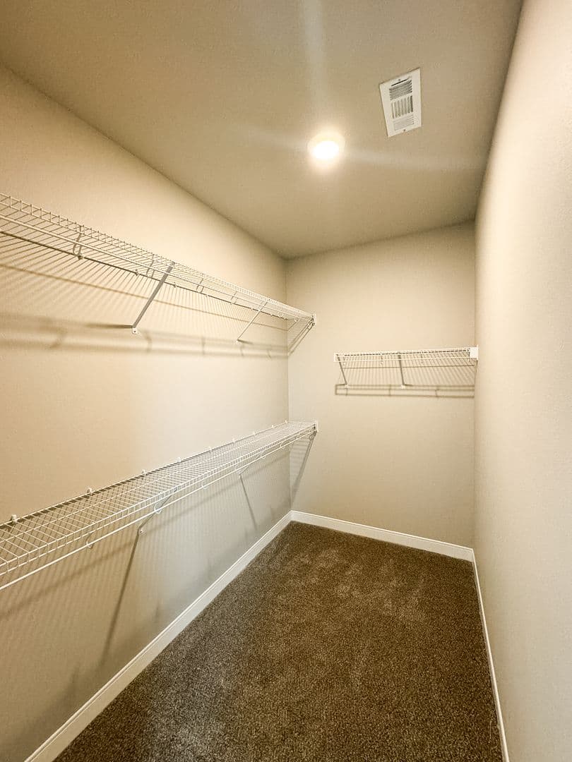 Fargo Apartment: 4400/ 4420 Calico Dr S
