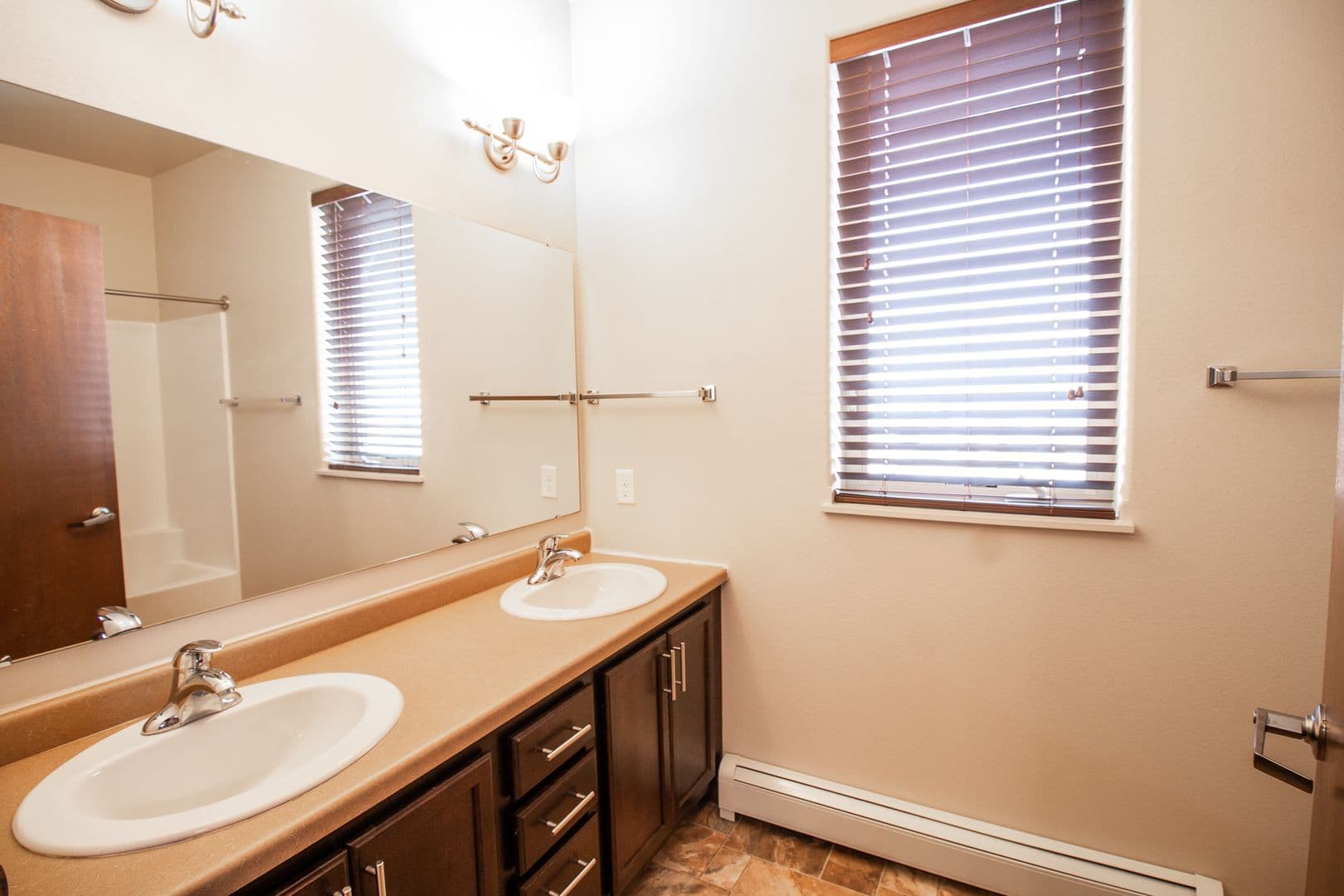 Fargo Apartment: 4400/ 4420 Calico Dr S