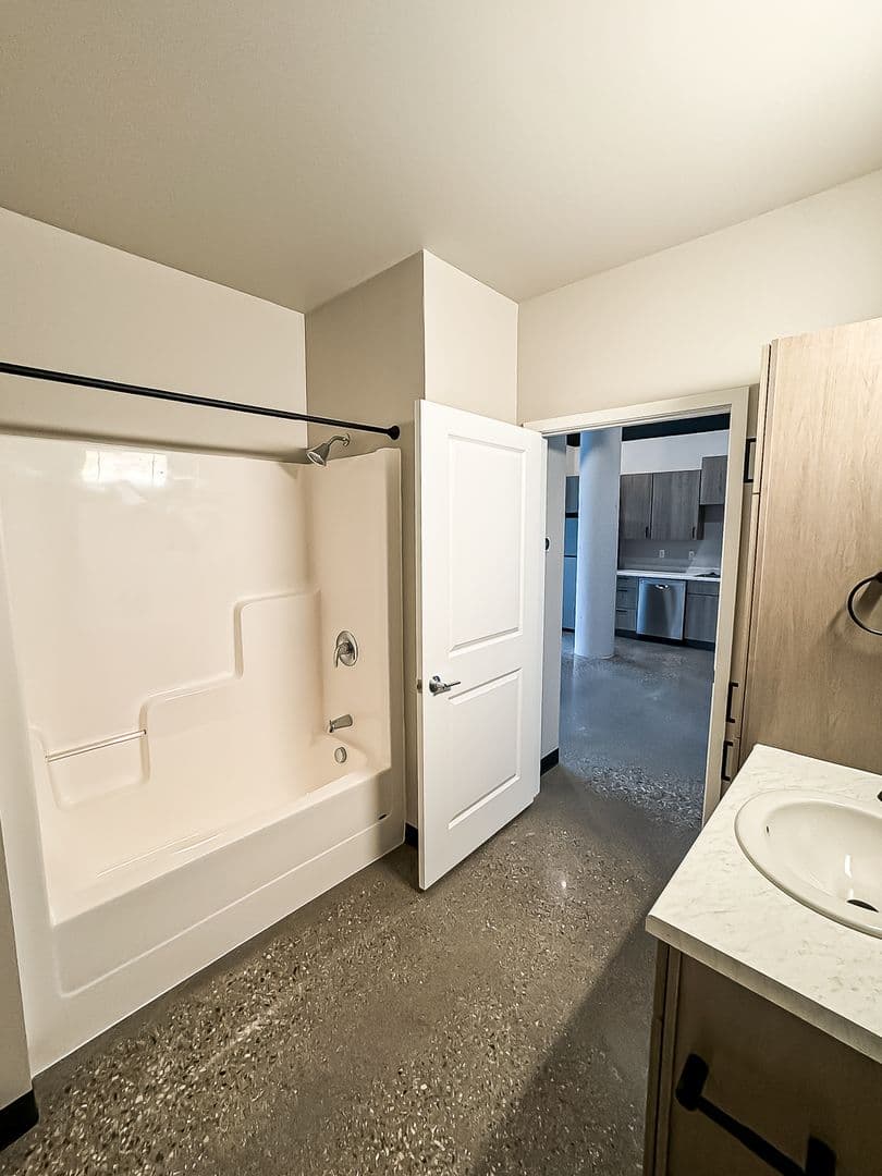 Fargo Apartment: 1919 N University Dr