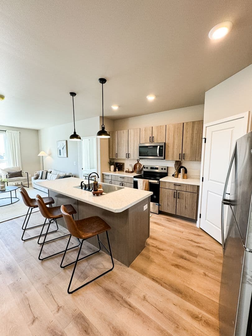 Fargo Apartment: 4400/ 4420 Calico Dr S