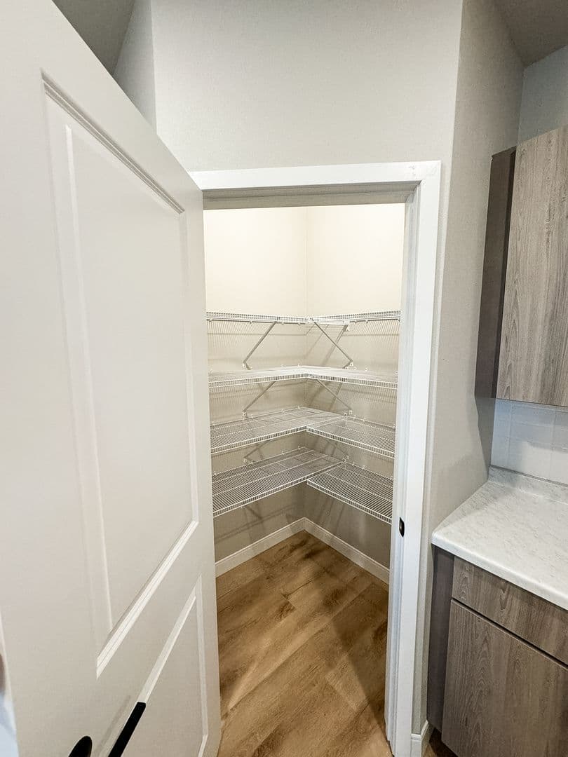 Fargo Apartment: 4400/ 4420 Calico Dr S