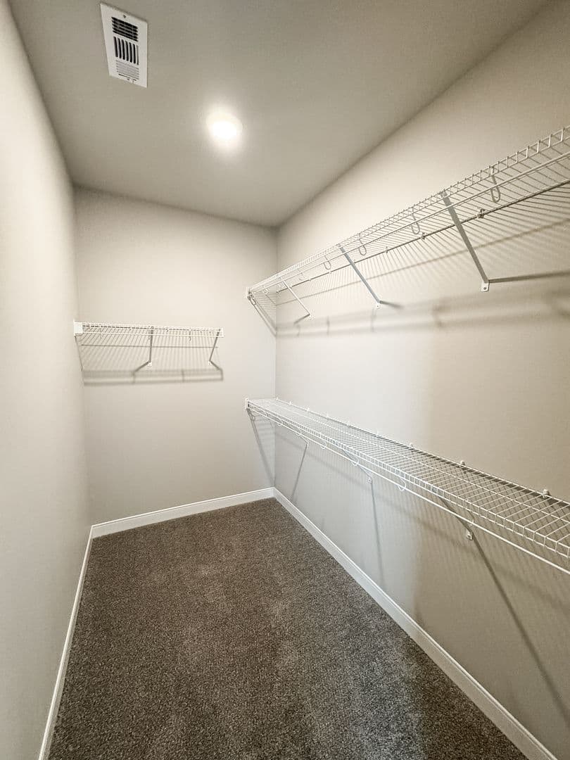 Fargo Apartment: 4400/ 4420 Calico Dr S