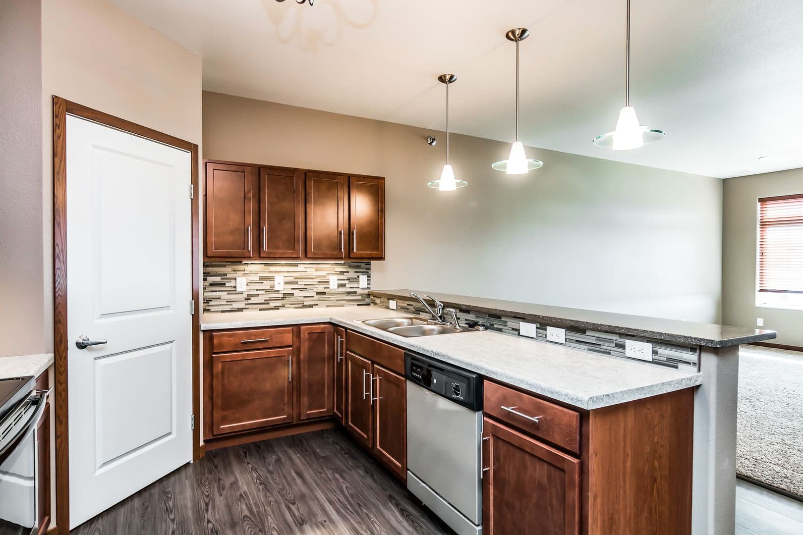 Fargo Apartment: 4400/ 4420 Calico Dr S