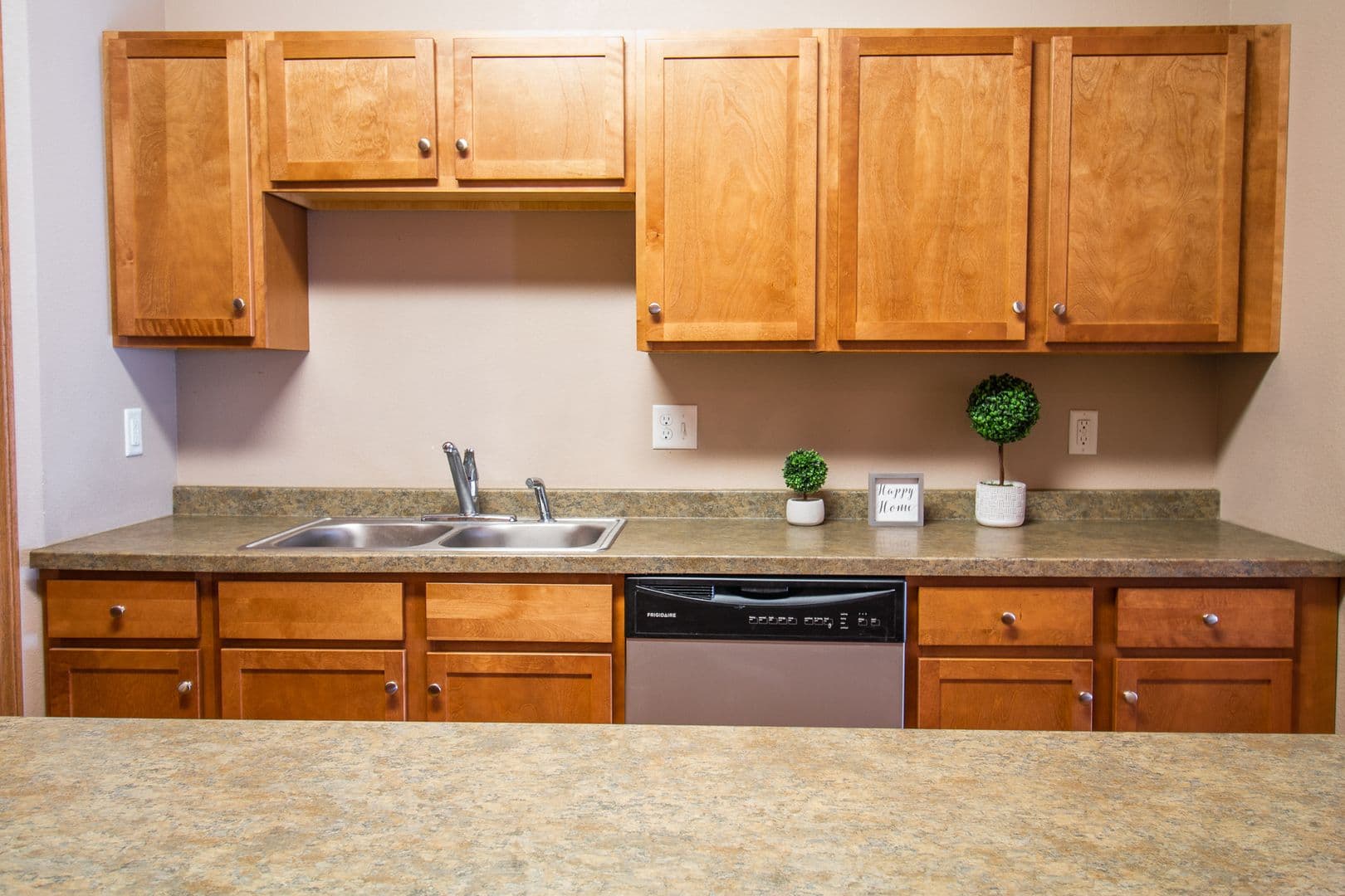 Dickinson Apartment: 1465 Roughrider Blvd