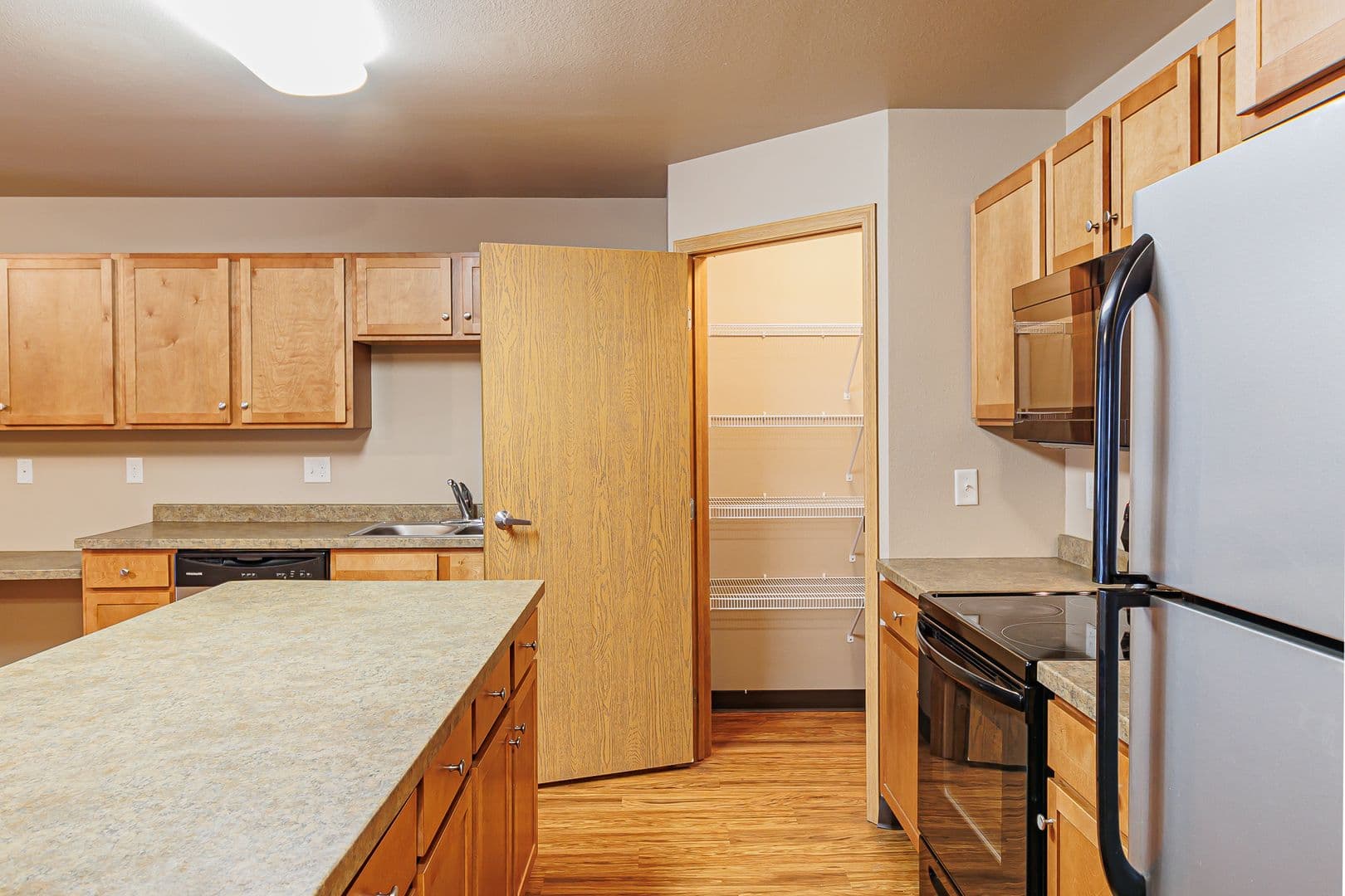 Dickinson Apartment: 1465 Roughrider Blvd