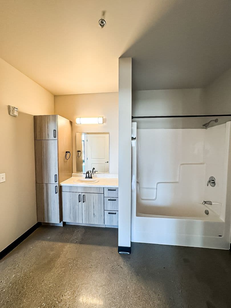 Fargo Apartment: 1919 N University Dr