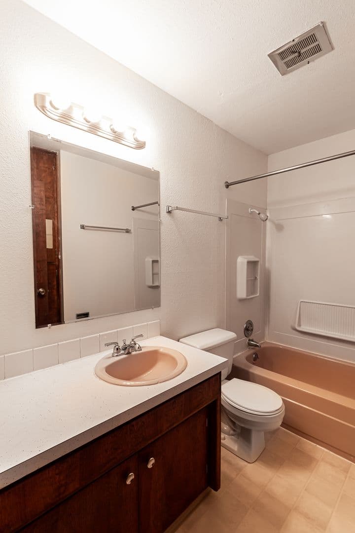 Fargo Apartment: 1120 16th St N