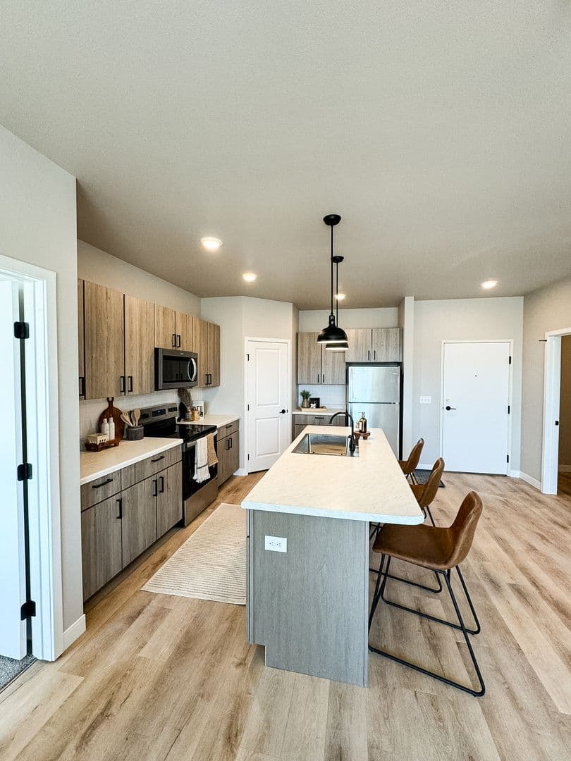 Fargo Apartment: 4400/ 4420 Calico Dr S