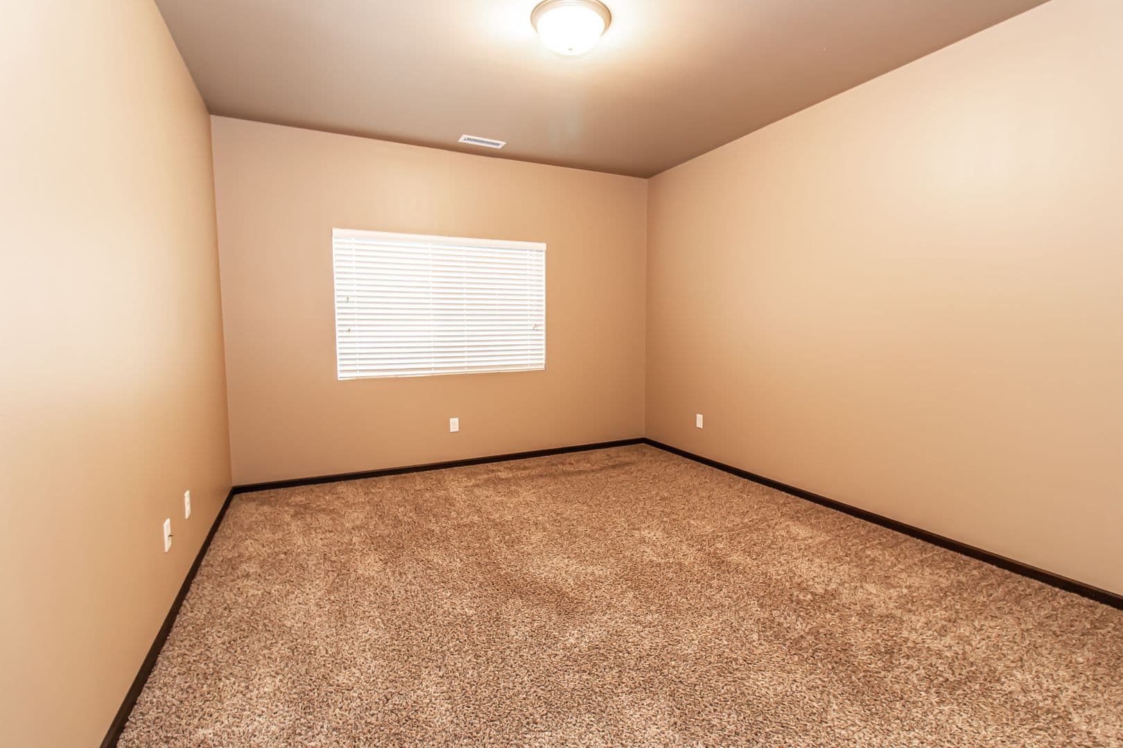 Dickinson Apartment: 1465 Roughrider Blvd