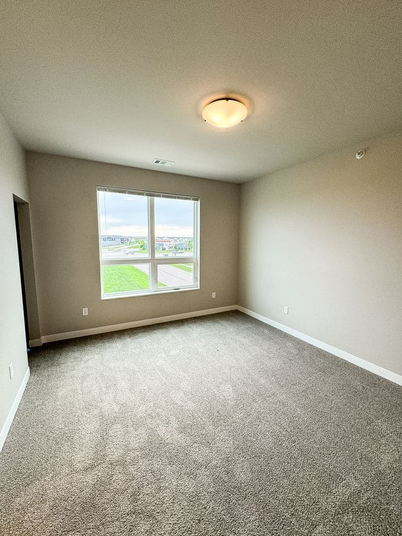 Fargo Apartment: 4400/ 4420 Calico Dr S