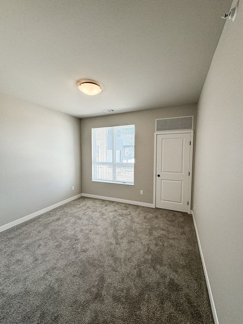 Fargo Apartment: 4400/ 4420 Calico Dr S