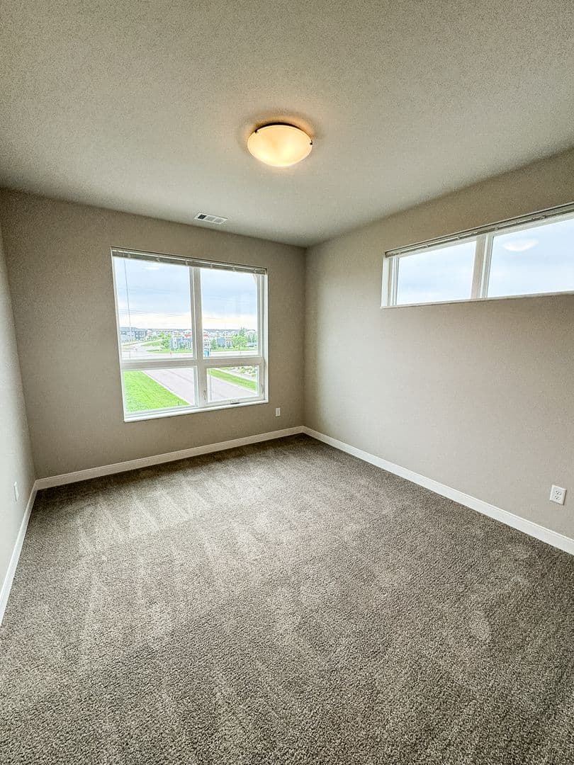 Fargo Apartment: 4400/ 4420 Calico Dr S