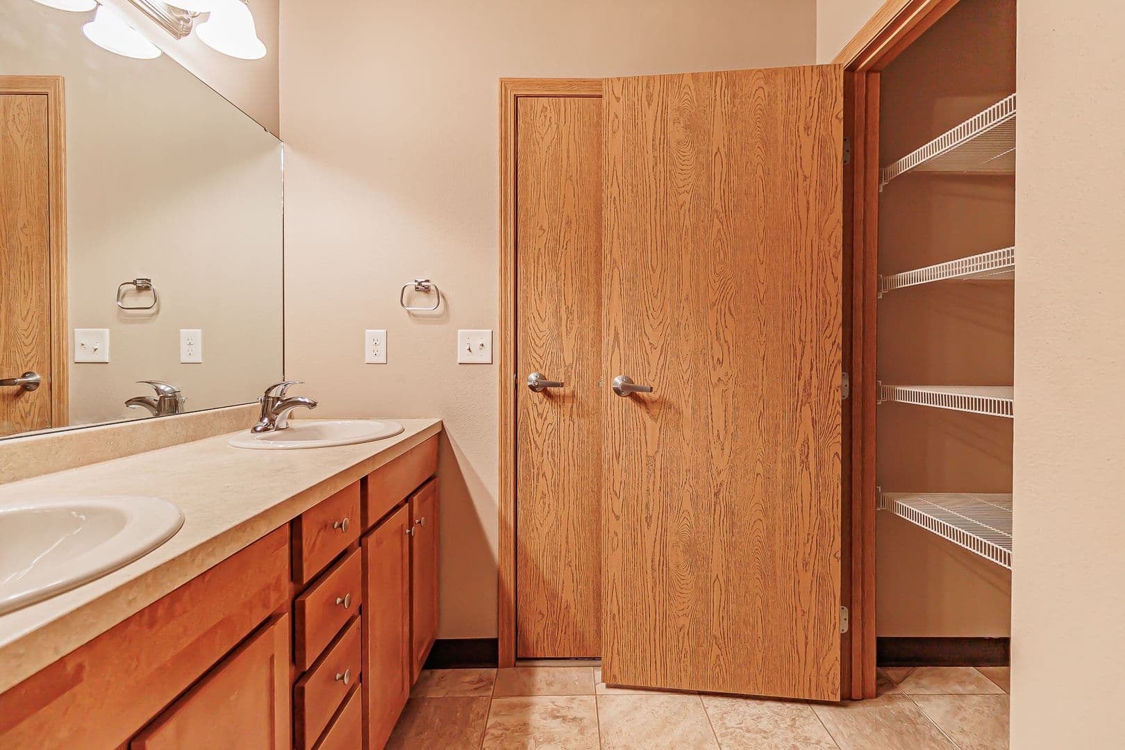 Dickinson Apartment: 1465 Roughrider Blvd