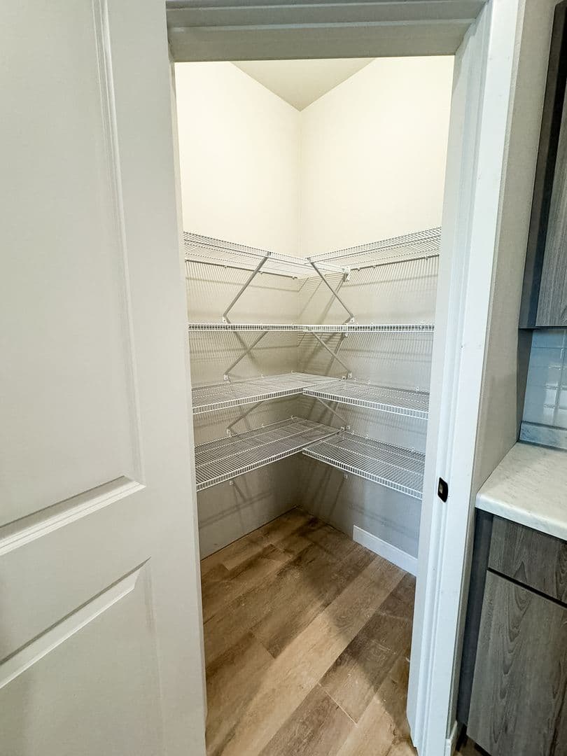 Fargo Apartment: 4400/ 4420 Calico Dr S