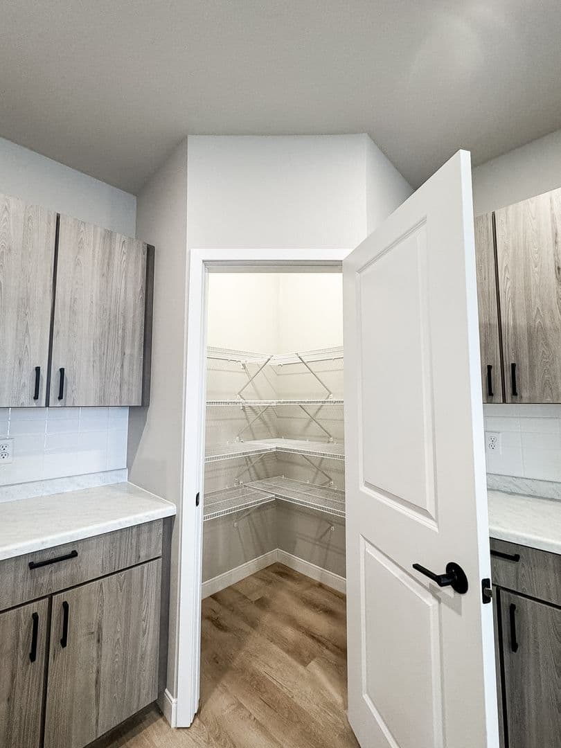 Fargo Apartment: 4400/ 4420 Calico Dr S
