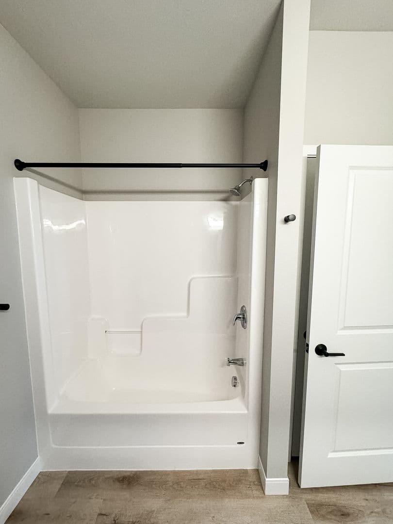 Fargo Apartment: 4400/ 4420 Calico Dr S