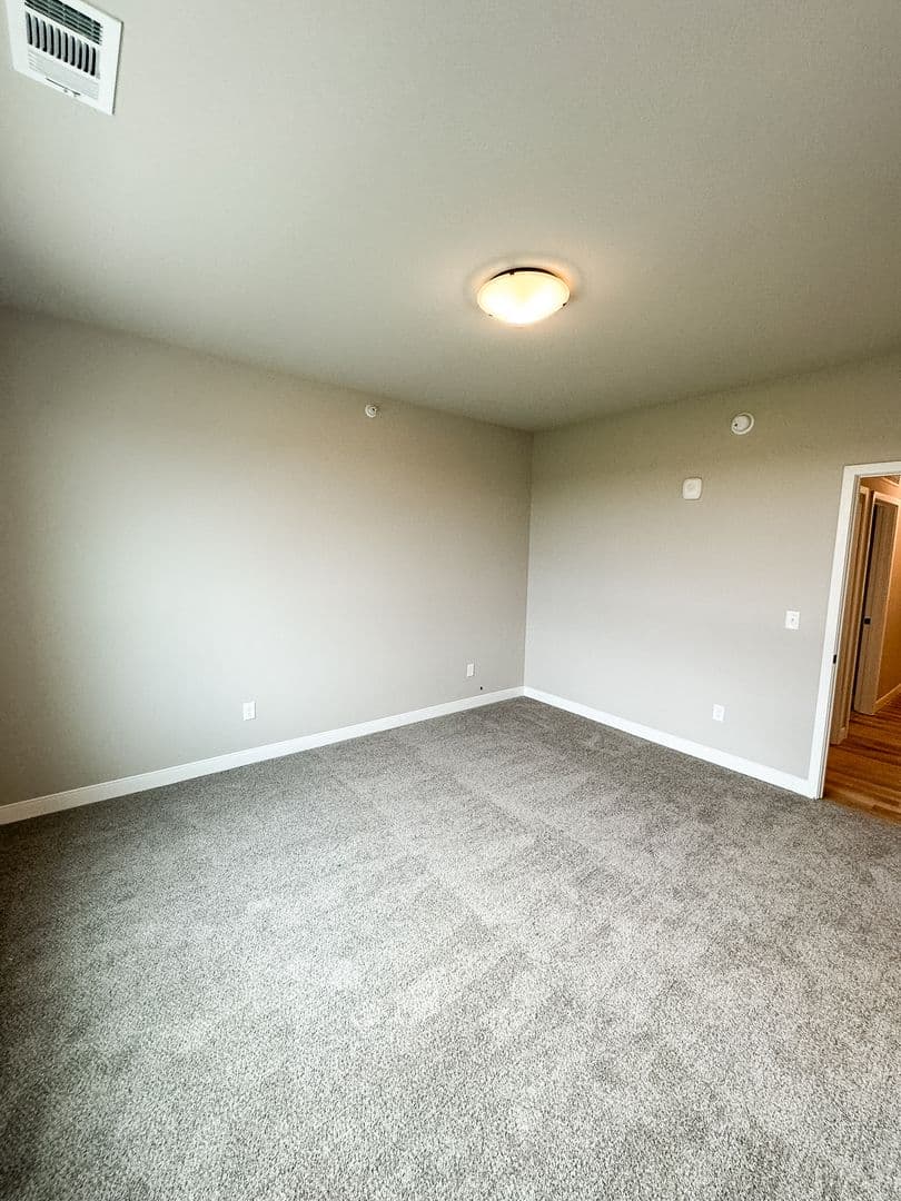 Fargo Apartment: 4400/ 4420 Calico Dr S