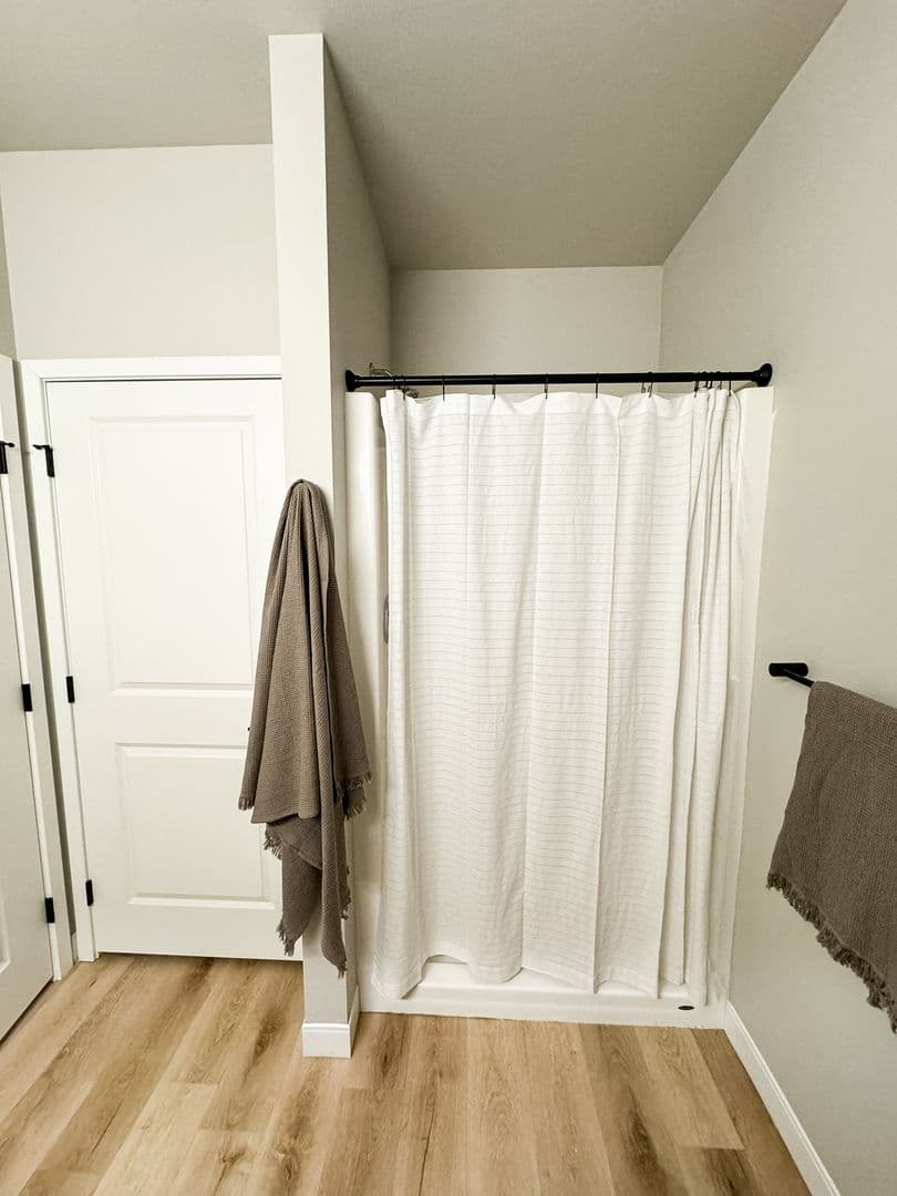 Fargo Apartment: 4400/ 4420 Calico Dr S