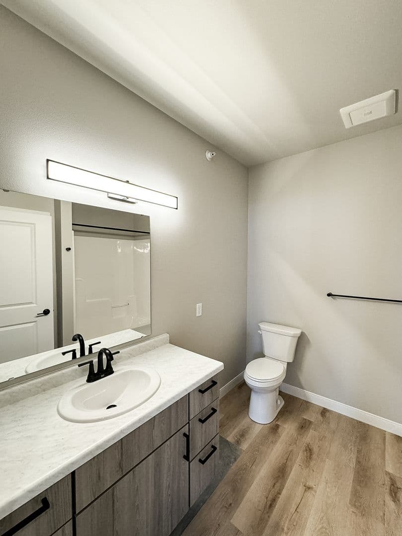 Fargo Apartment: 4400/ 4420 Calico Dr S