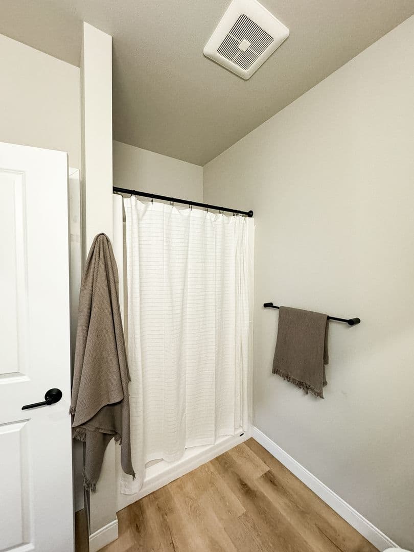 Fargo Apartment: 4400/ 4420 Calico Dr S