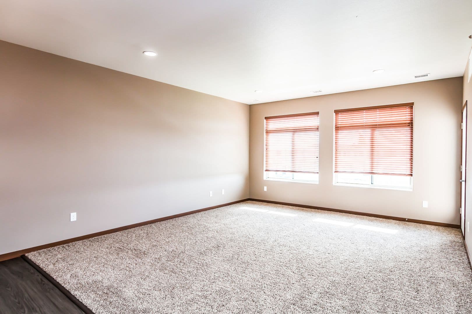 Fargo Apartment: 4400/ 4420 Calico Dr S