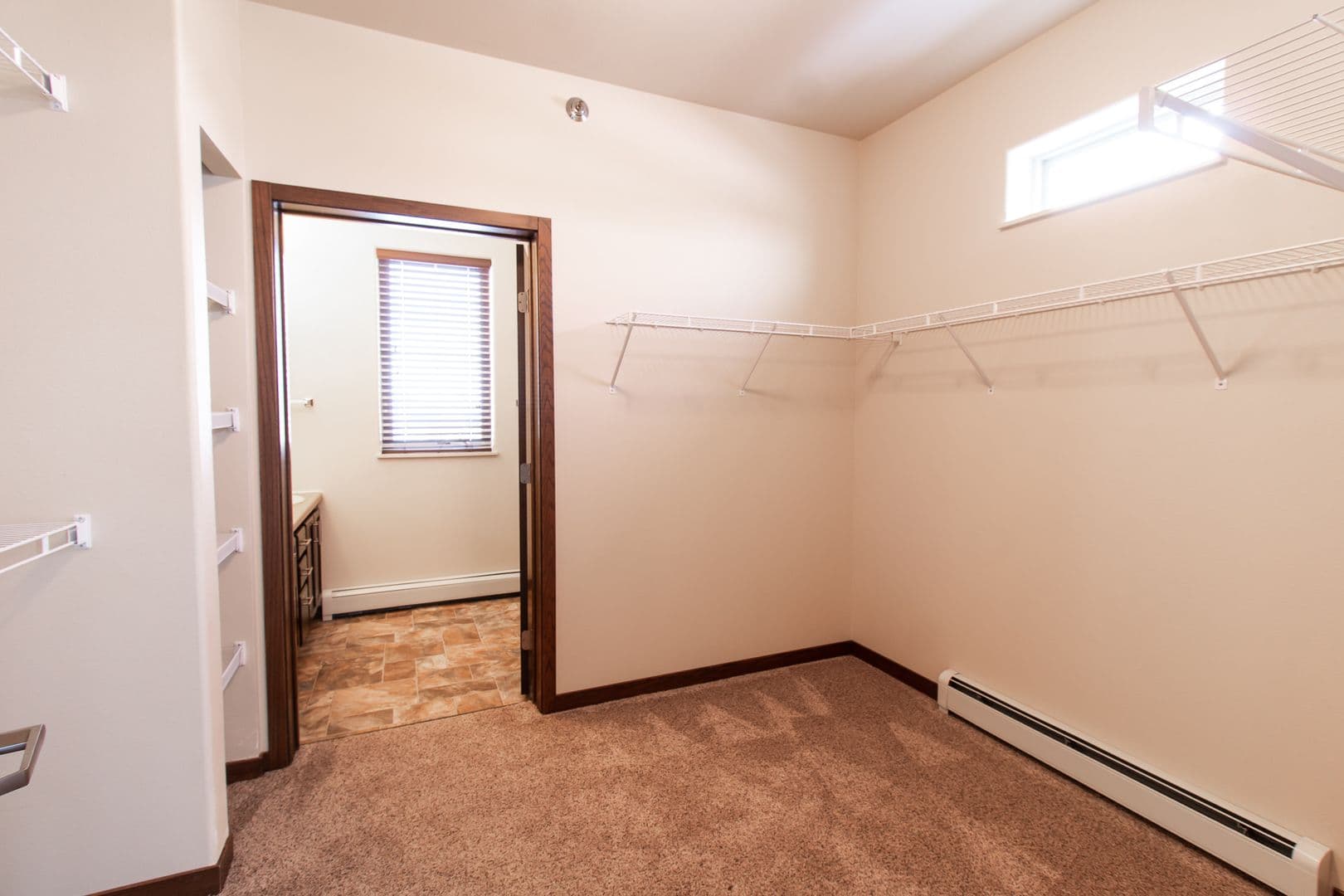 Fargo Apartment: 4400/ 4420 Calico Dr S