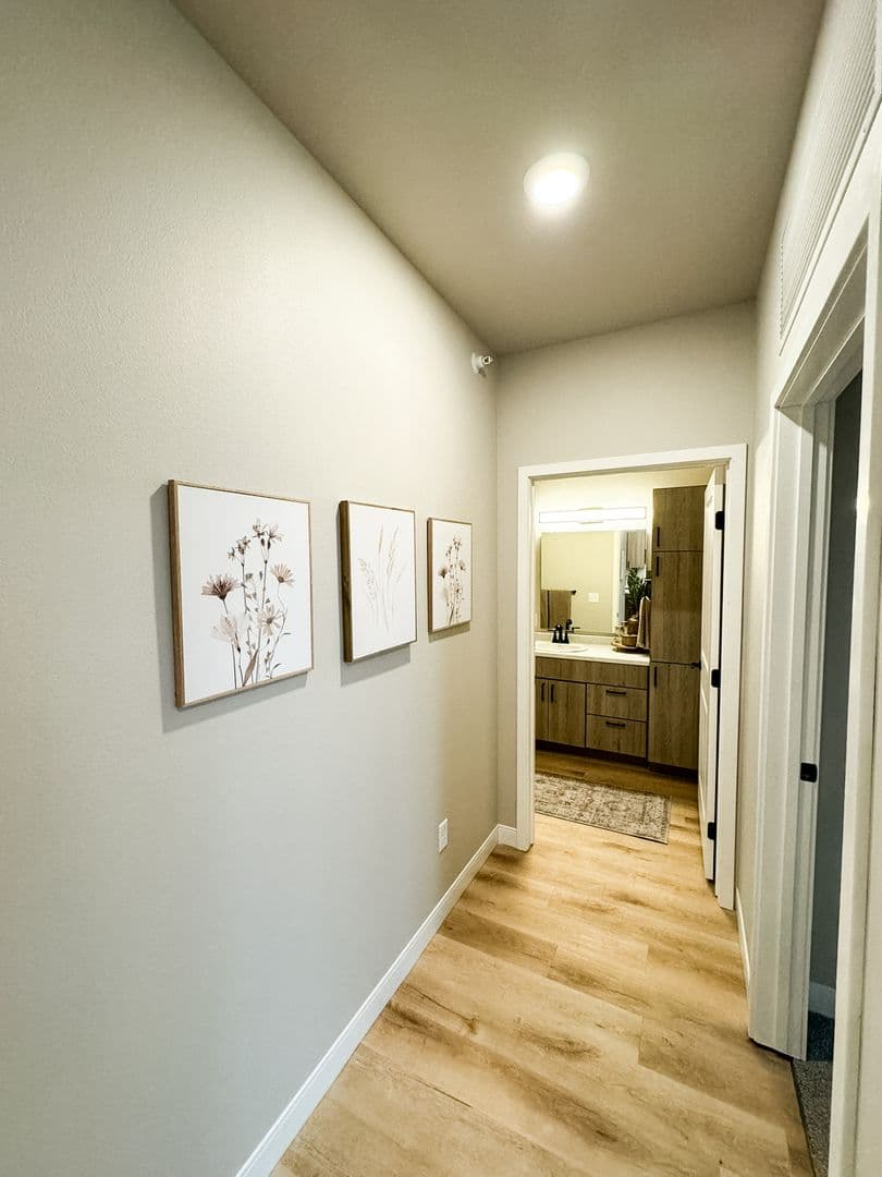 Fargo Apartment: 4400/ 4420 Calico Dr S