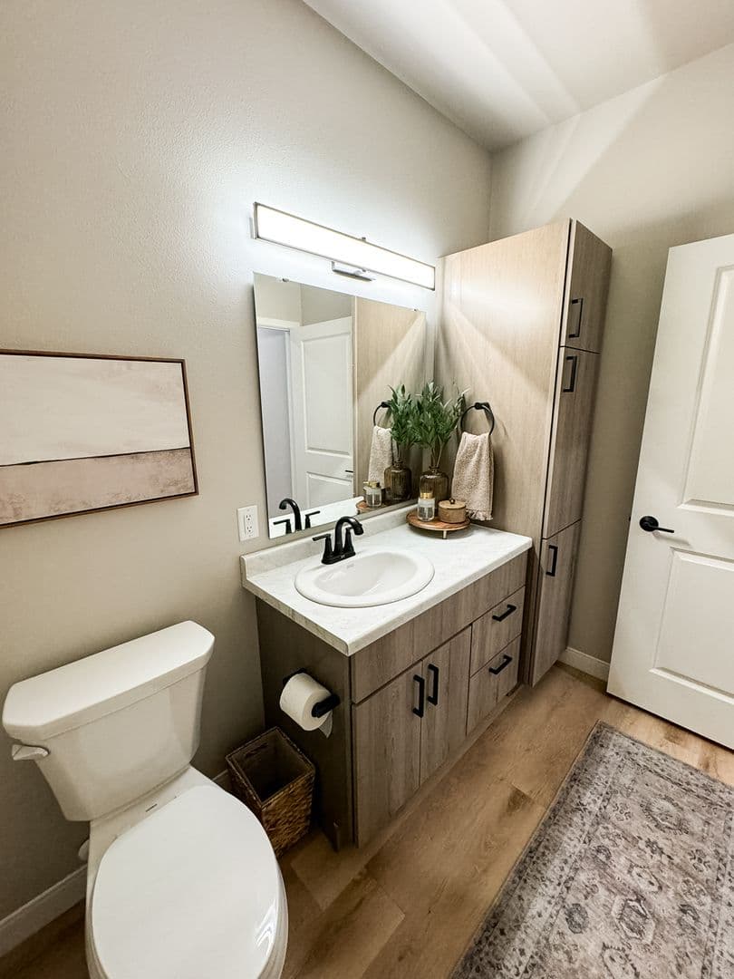 Fargo Apartment: 4400/ 4420 Calico Dr S