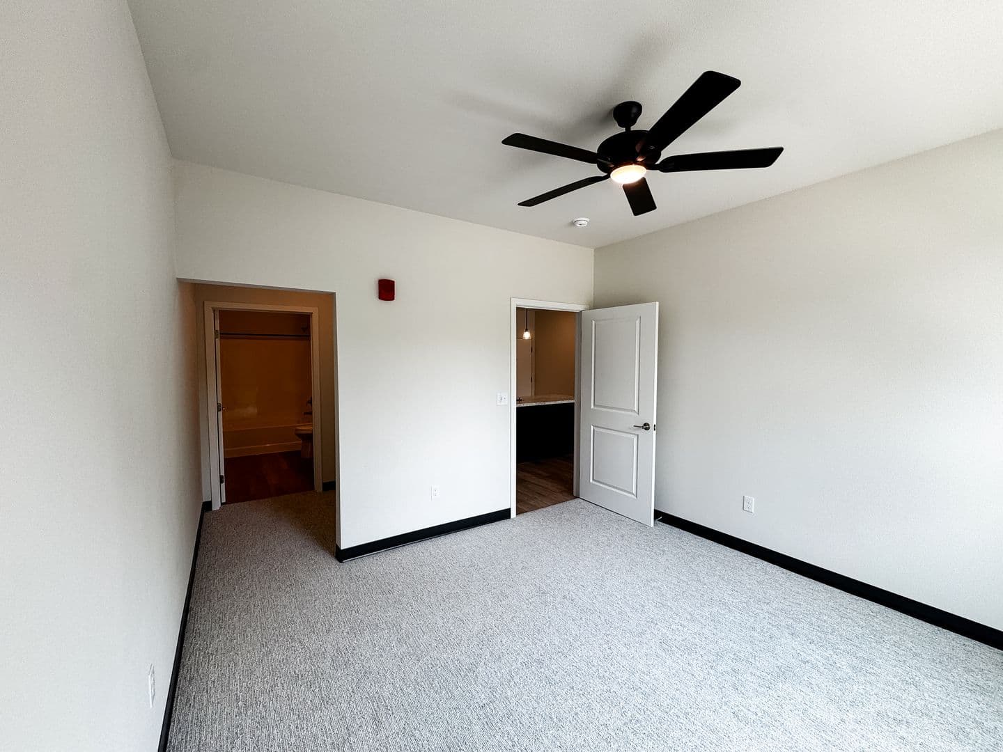 Fargo Apartment: 1758 12th Ave N