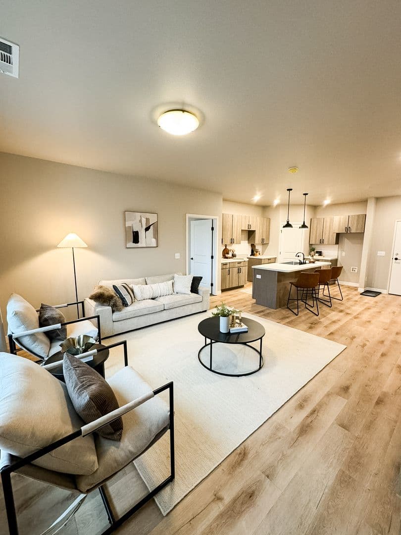 Fargo Apartment: 4400/ 4420 Calico Dr S