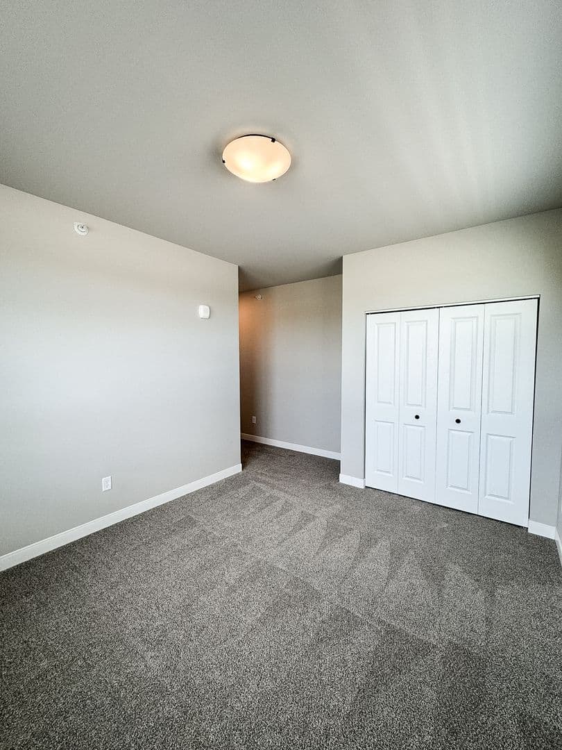 Fargo Apartment: 4400/ 4420 Calico Dr S