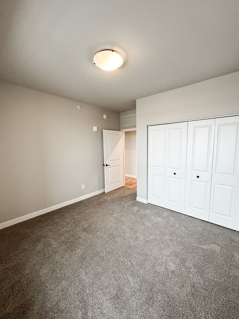 Fargo Apartment: 4400/ 4420 Calico Dr S