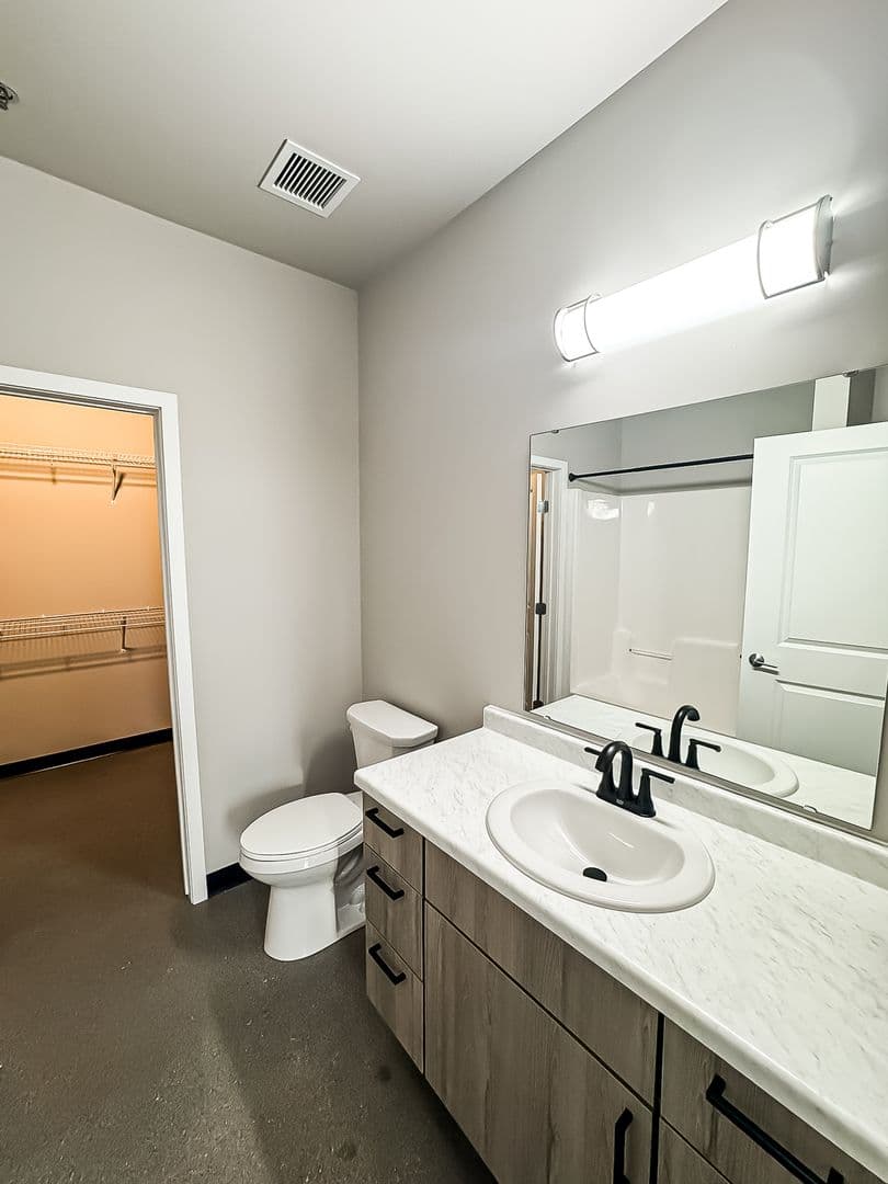 Fargo Apartment: 1919 N University Dr