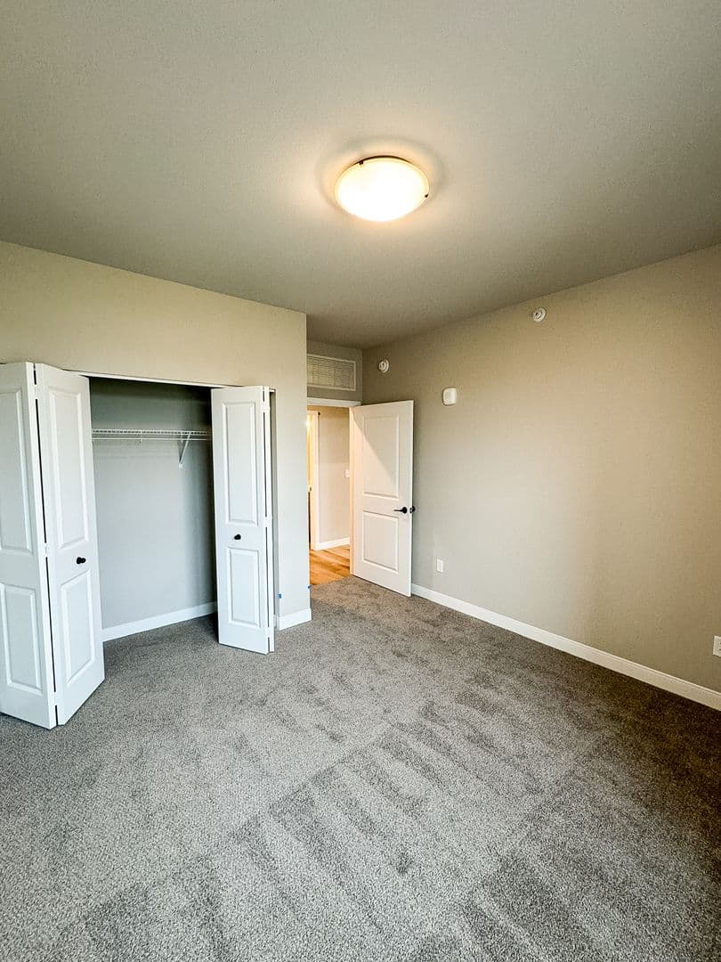 Fargo Apartment: 4400/ 4420 Calico Dr S