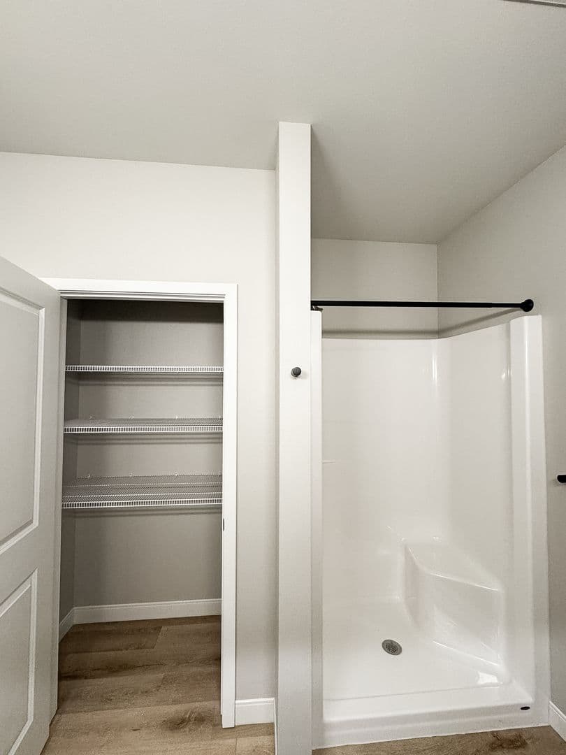 Fargo Apartment: 4400/ 4420 Calico Dr S