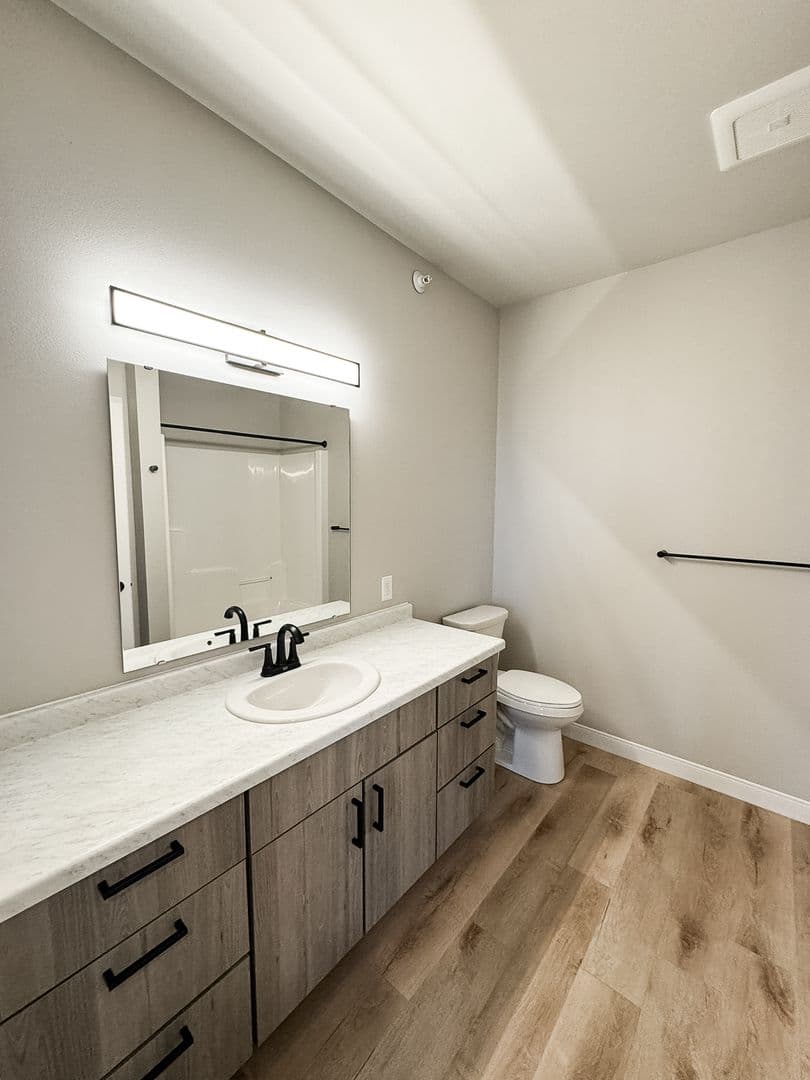Fargo Apartment: 4400/ 4420 Calico Dr S