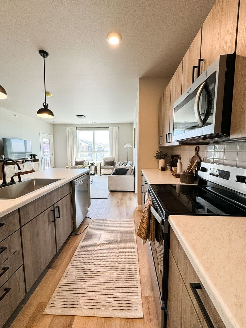 Fargo Apartment: 4400/ 4420 Calico Dr S