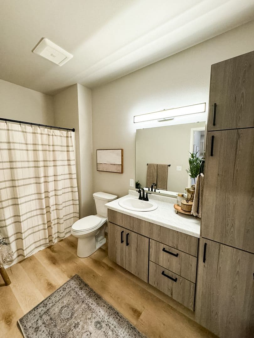 Fargo Apartment: 4400/ 4420 Calico Dr S