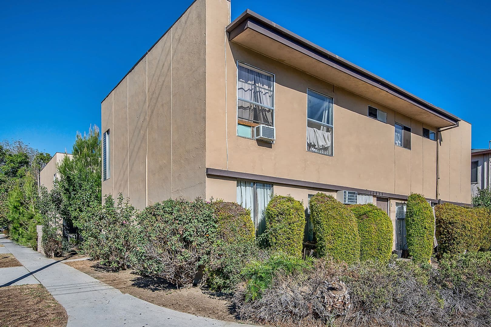 Van Nuys Apartment: 13959 Vanowen Street