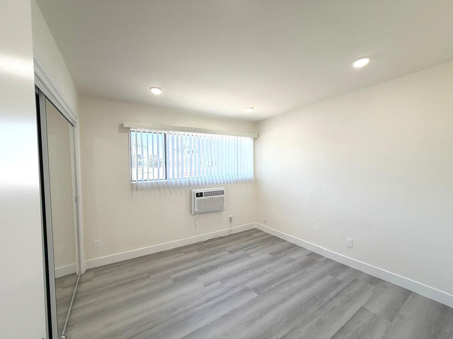 Van Nuys Apartment: 8140 Langdon Avenue