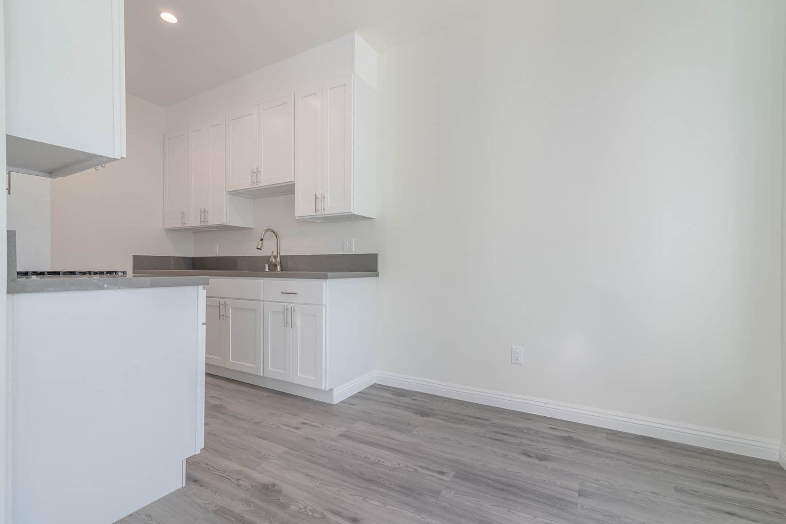 Los Angeles Apartment: 400 North Ogden Drive