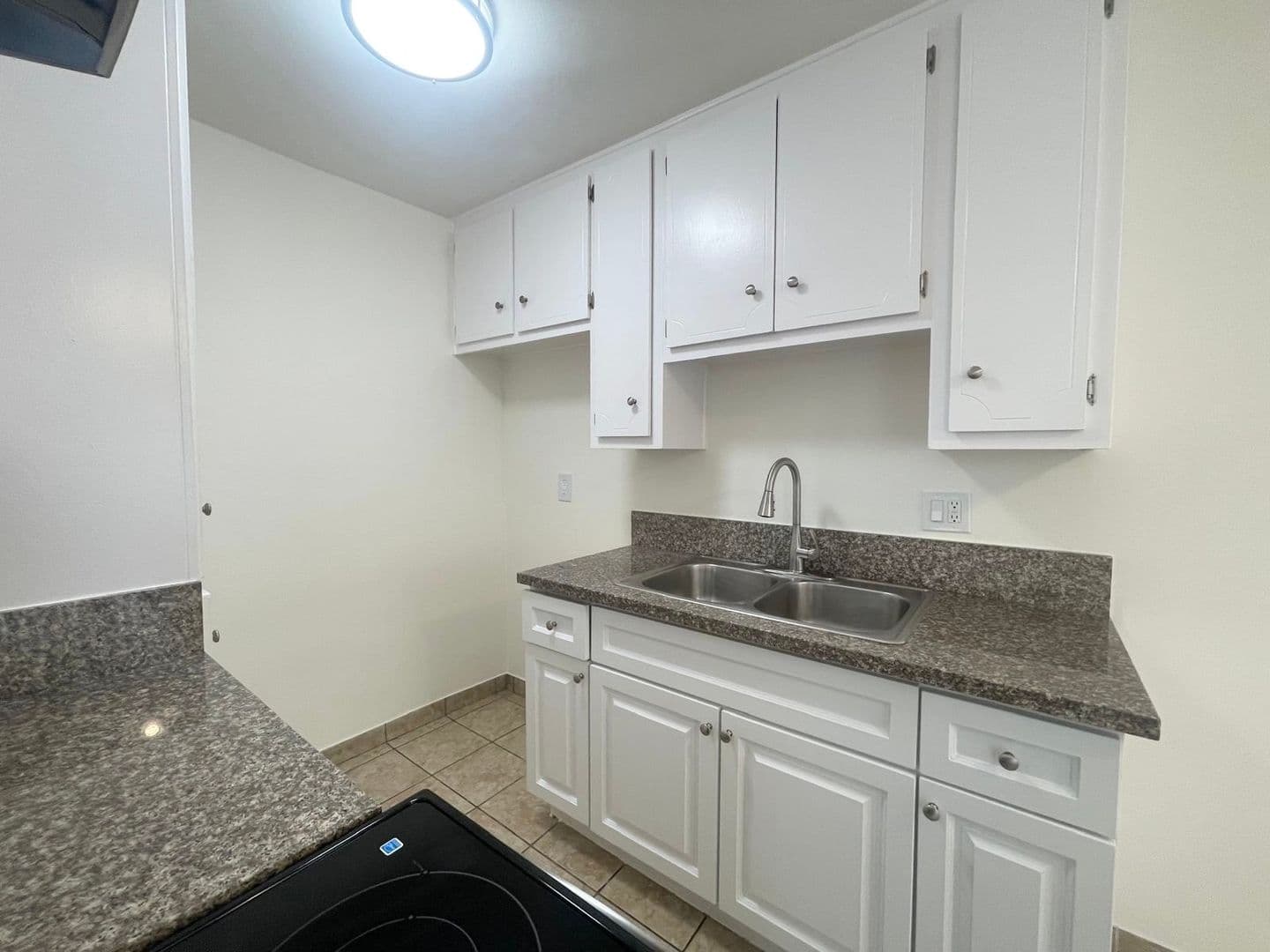 Winnetka Apartment: 20414 Cohasset Street