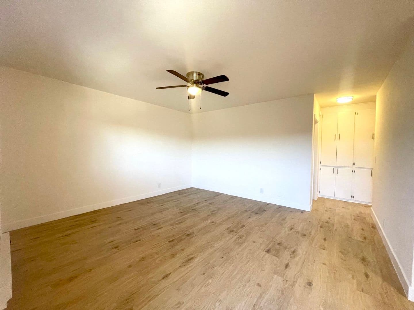 Winnetka Apartment: 20414 Cohasset Street